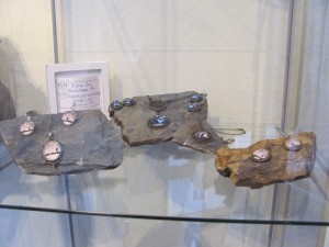 Schmuck - Ohrringe und Kettenanhänger